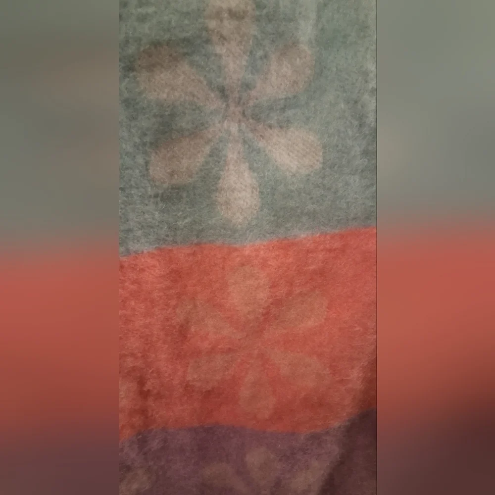 EUC Vintage Y2K R Derwin Clothiers Pastel Scottish Cashnere Retro Flower Scarf